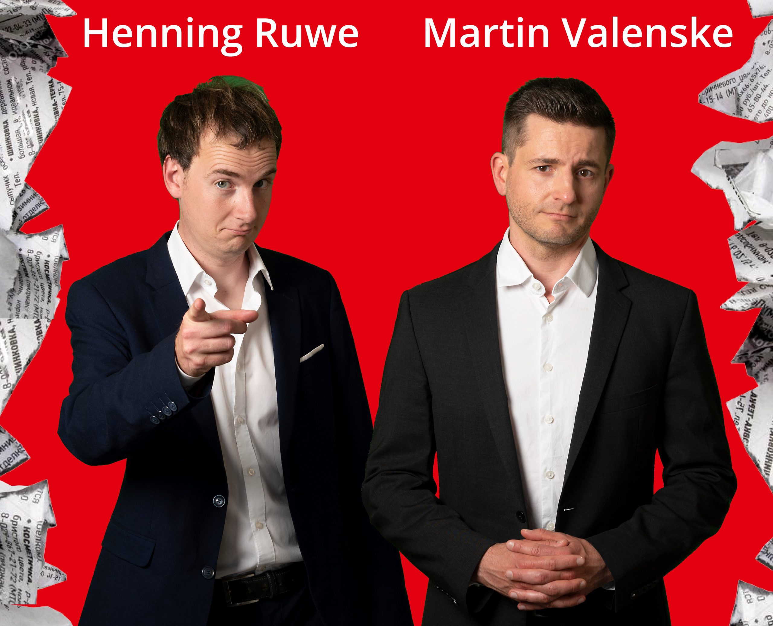 Auf dem Bild sind Henning Ruwe und Martin Valenske vor rotem Hintergrund zu sehen.